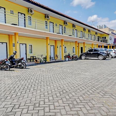 Oyo 90622 Hotel Galaksi Ponorogo Exterior photo