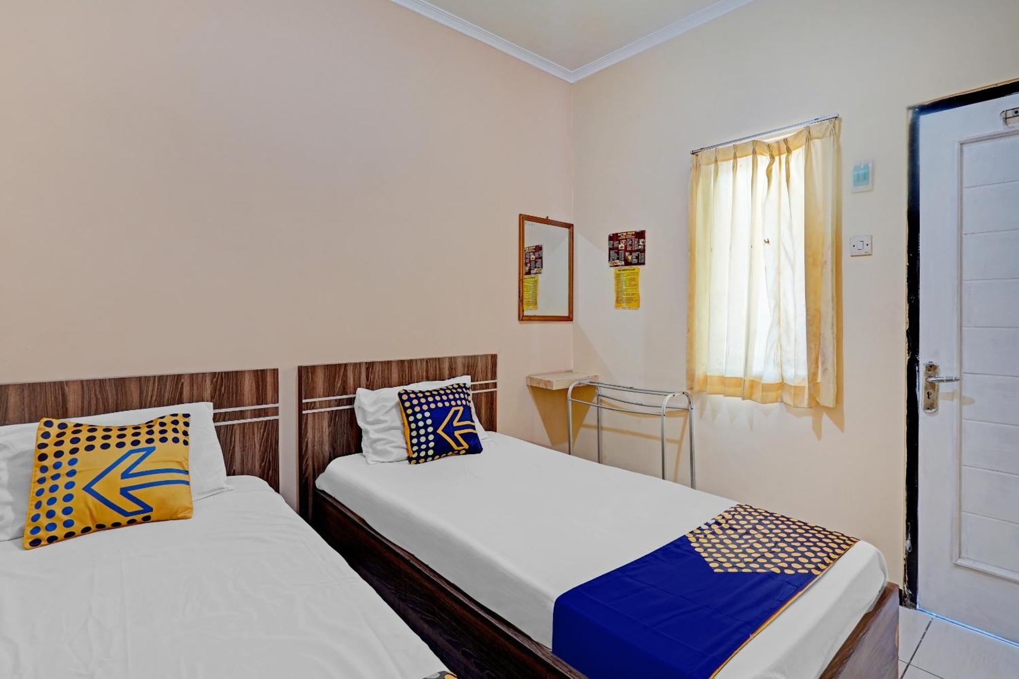 Oyo 90622 Hotel Galaksi Ponorogo Exterior photo