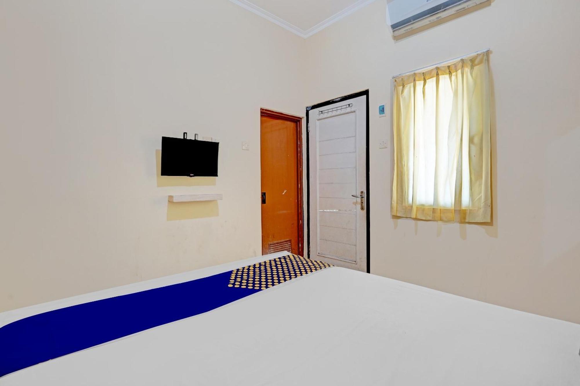 Oyo 90622 Hotel Galaksi Ponorogo Exterior photo