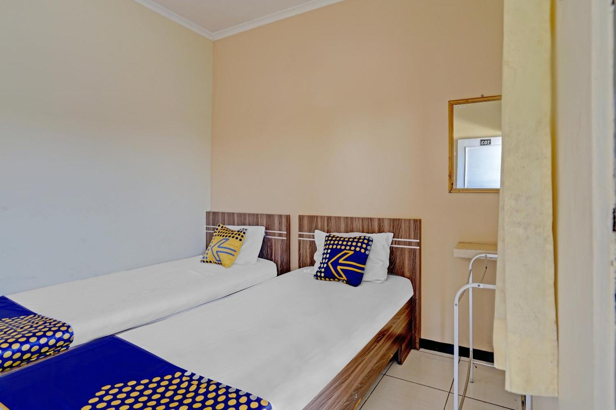 Oyo 90622 Hotel Galaksi Ponorogo Exterior photo