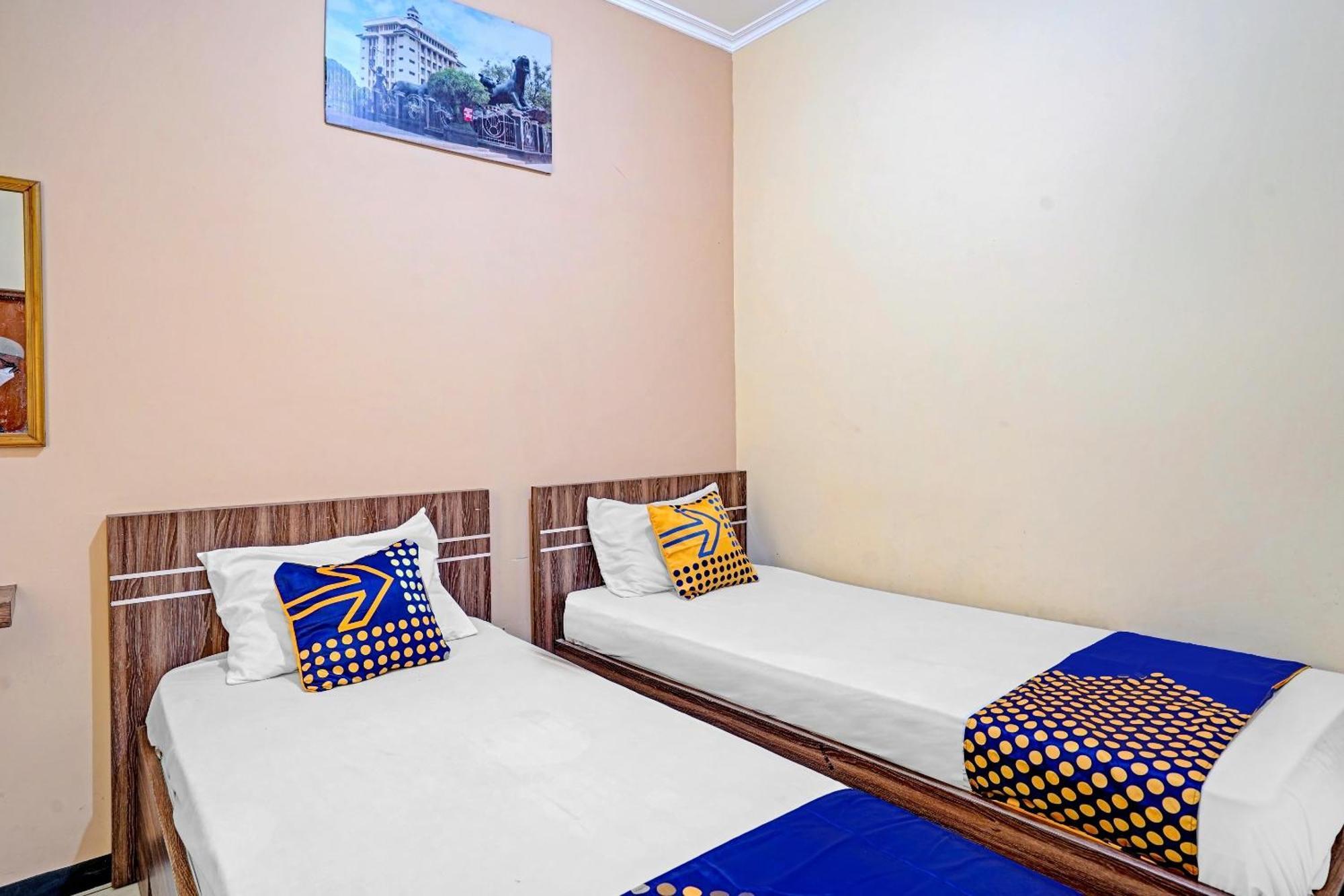 Oyo 90622 Hotel Galaksi Ponorogo Exterior photo