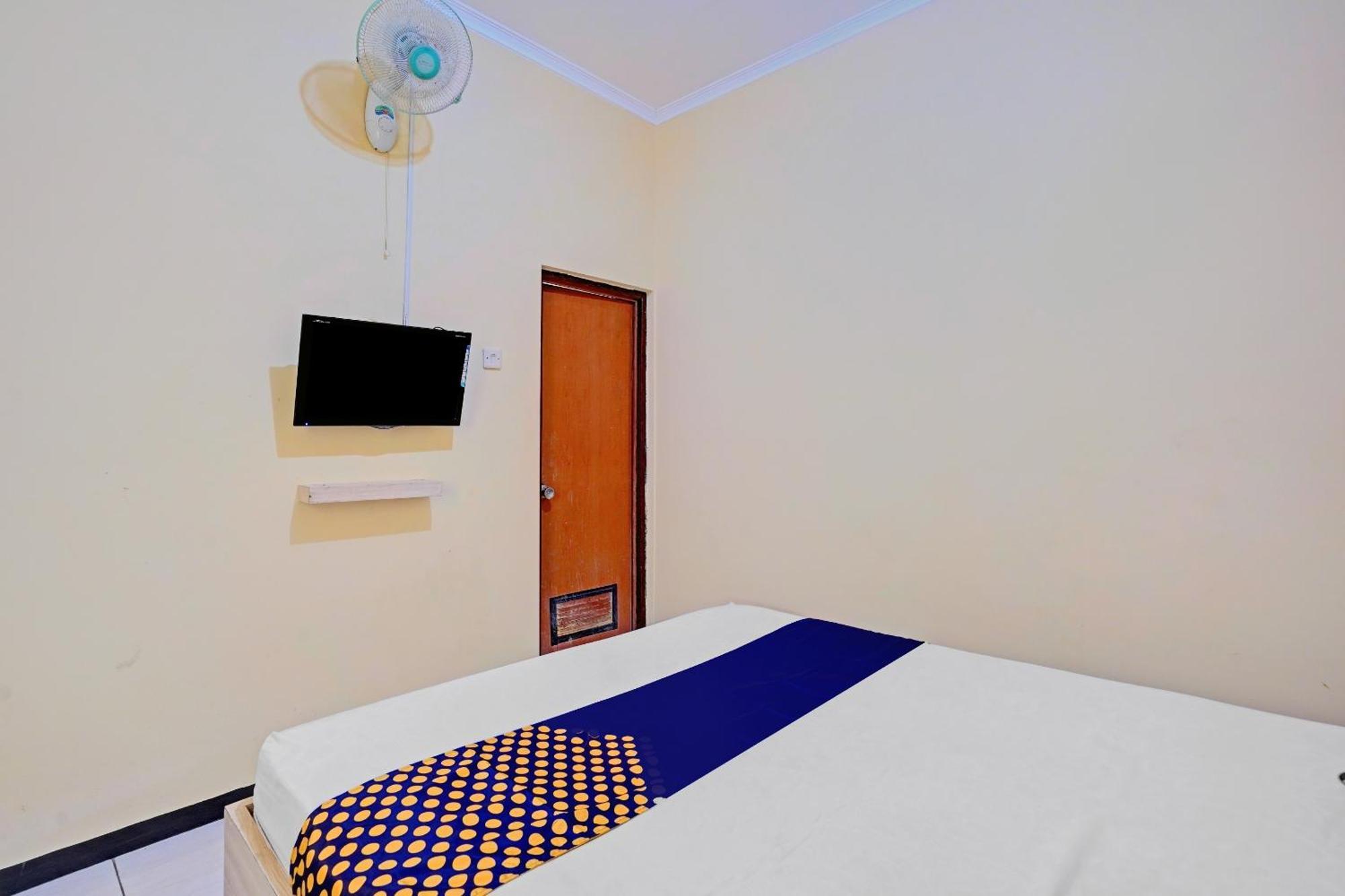 Oyo 90622 Hotel Galaksi Ponorogo Exterior photo